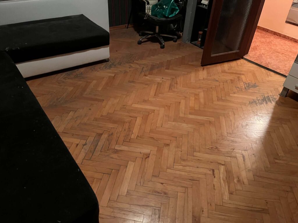 Циклене и лакиране на естествен паркет